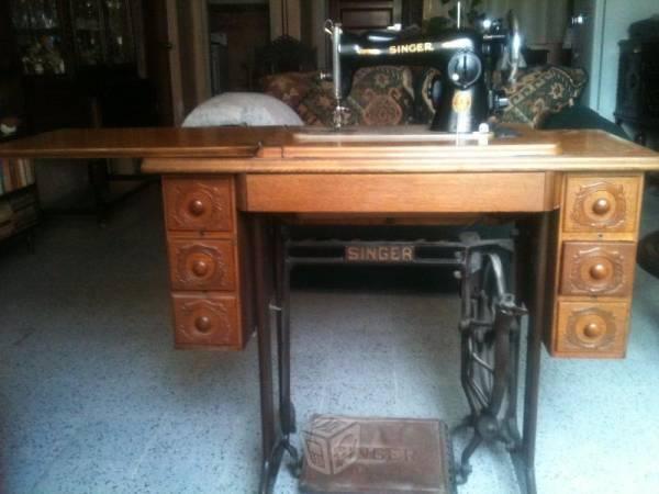 Máquina de coser Singer (con mueble)
