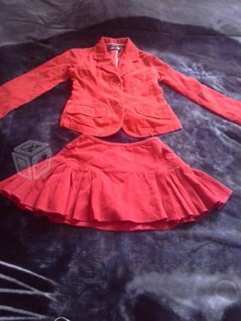 Traje rojo para niña