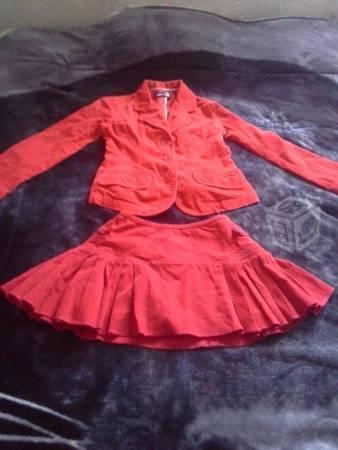 Traje rojo para niña