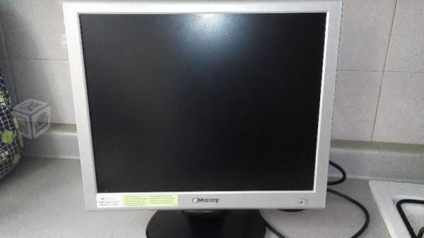 Monitor a color lcd-tft 17