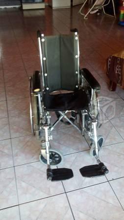 Silla de ruedas en exelente estado americana