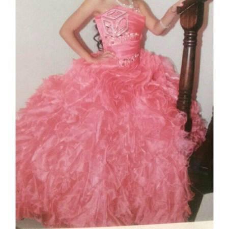 Se vende vestido de XV color rosa coral