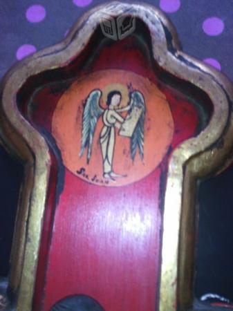 Cristo tallado en madera de nogal