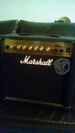 Amplificador marshall mg15