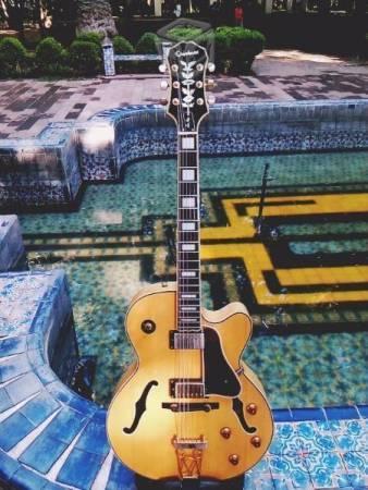 Guitarra hollow body Epiphone Joe Pass Emperor