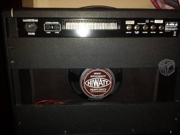 Amplicador de guitarra Hiwatt G100r/112r