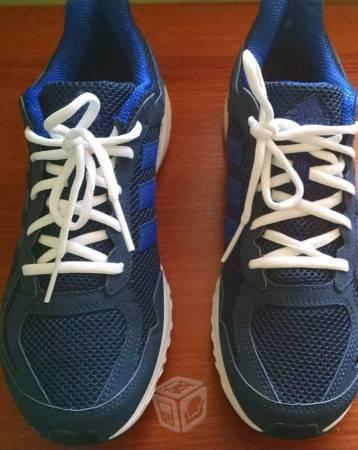 Tenis adidas talla 6.5 duramo
