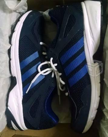 Tenis adidas talla 6.5 duramo