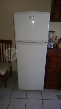 Refrigerador mabe ahorrador y estufa mabe