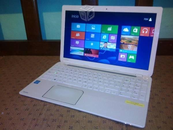 Laptop Toshiba Blanca