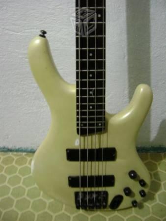 Bajo ibanez ergodyne edb600 activo Dimarzio