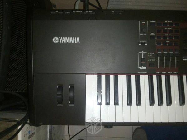 Sintetizador Yamaha S70XS