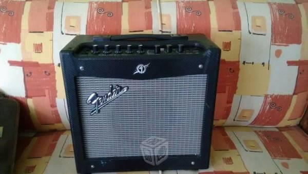 Amplificador Fender Mustang v1
