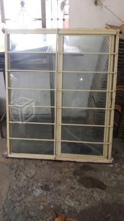 Ventana metalica de 1x1.20 mts