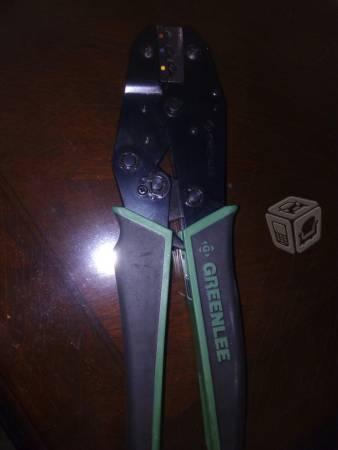 Pinza ponchadora