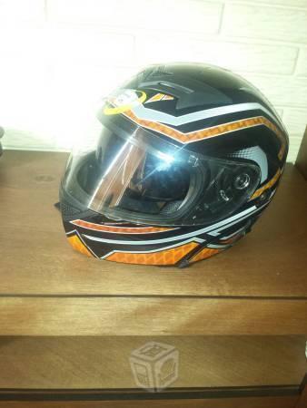 Casco abatible