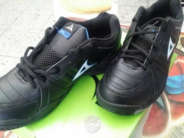 Tennis Pirma disponibles en # 7, 8 y 8