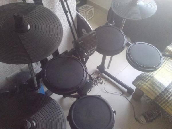 Batería electrica ALESIS DM6 funcionado al 100