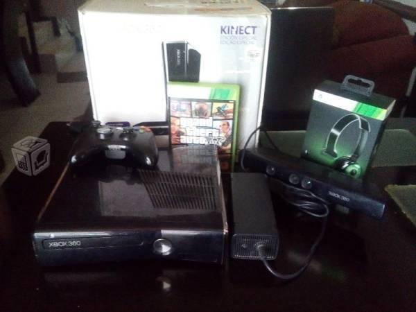 Xbox 360 Slim 250GB/ Kinect