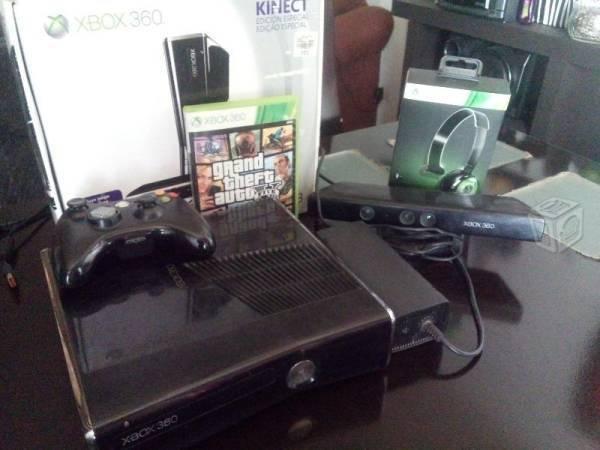Xbox 360 Slim 250GB/ Kinect