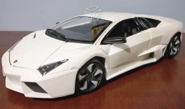 Lamborghini Reventón edición especial blanco mate