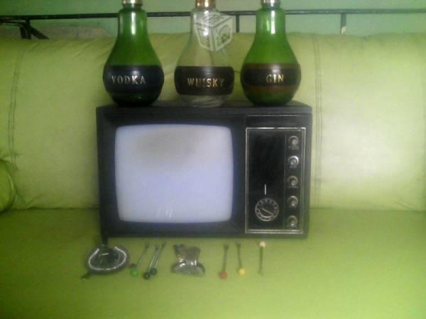 Cantina decorativa en forma de Televisión de colec