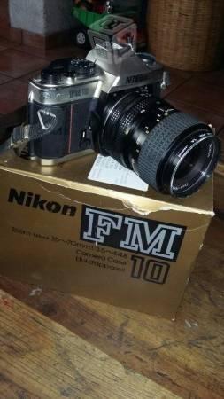 Cámara Nikon fm10 analoga