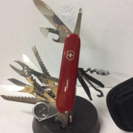 Navaja Suiza VIctorinox Swisschamp nueva