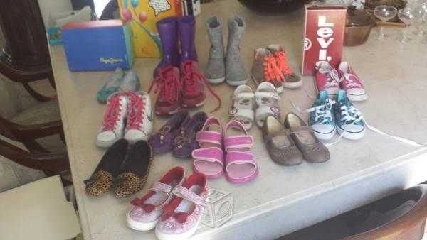 Zapatos y botas para niña seminuevos