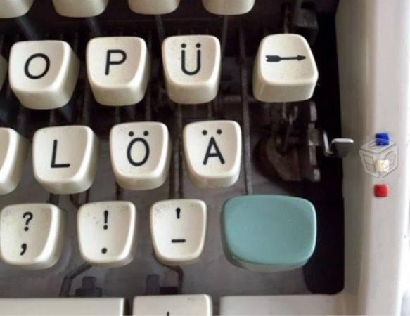 Antiguedad, pieza de colección, teclado alemán