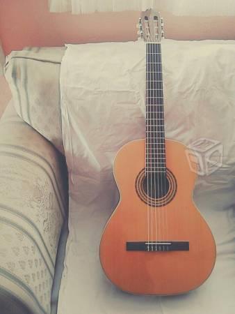 2 guitarras y un requinto