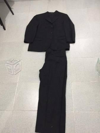 Traje negro con rayas