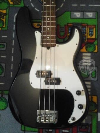 Bajo squier by fender afiniti series