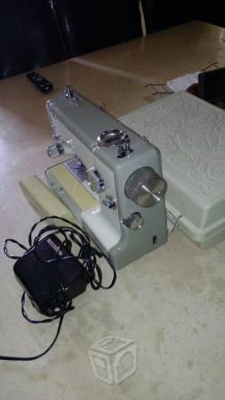 Maquina de coser Kenmore con caja precio a tratar