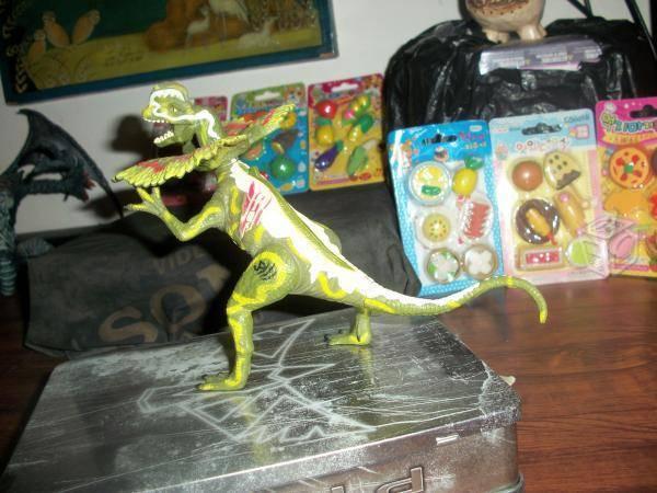 Jurassic Park Figura Dilophosaurus FUNCIONAL