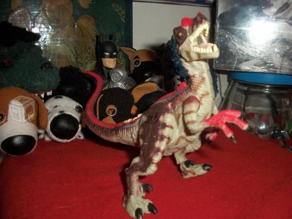 Jurassic Park Figura Velociraptor Rojo electronico