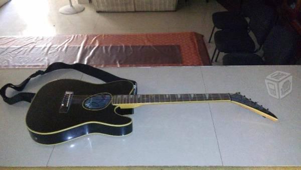 Guitarra electroacustica color negro