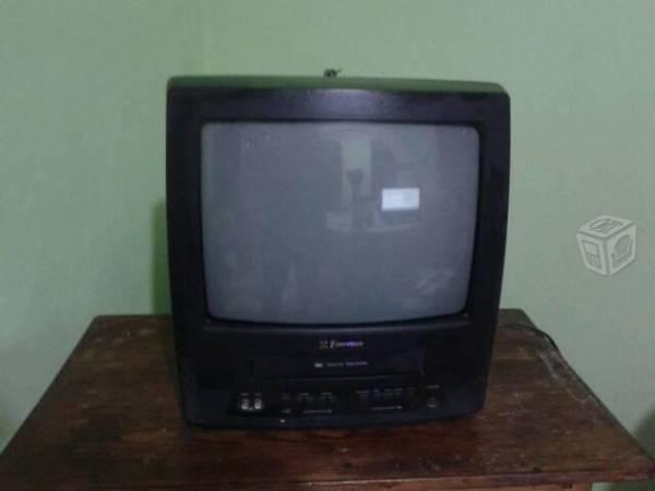 Televisor Emerson de 14' con VHS integrado
