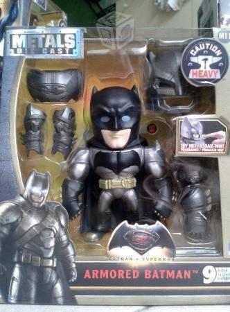 Batman armored. grande. con armadura y luz, nuevo