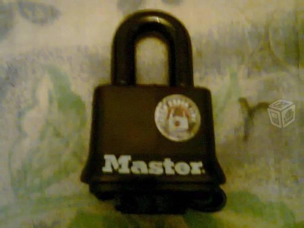 Candado resistente al agua marca master lock