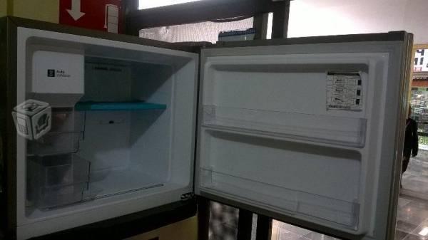 Refrigerador Samsung con despachador de agua
