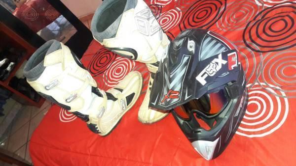 Botas y casco cross