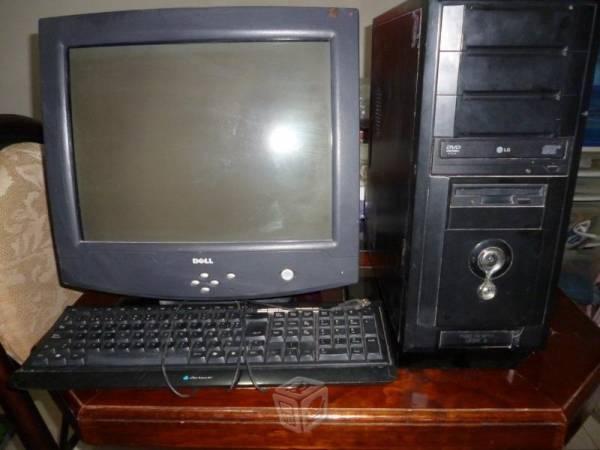 Computadora Pentium 4 Ht monitor crt 17 Pulgadas