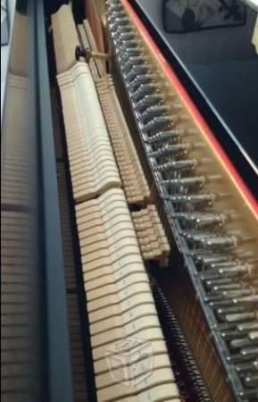Piano vertical STRAUSS & SONS SEMINUEVO