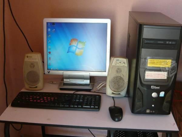Computadora de escritorio HP y Aopen