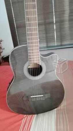 Guitarra electroacústica nueva