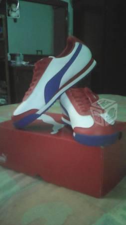 Tenis puma Roma color blancos,azul y rojo