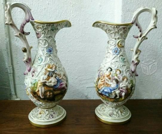 Antiguo par de jarrones de porcelana italiana