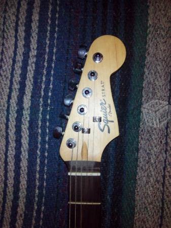 Guitarra Electrica Fender Squier Strat amplificad