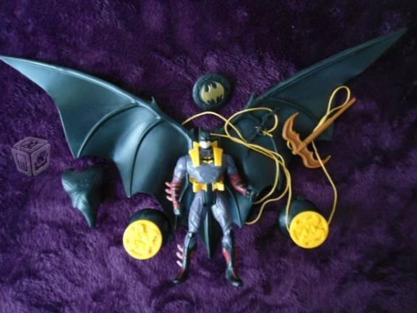 Batman con Alas y accesorios 12 cm